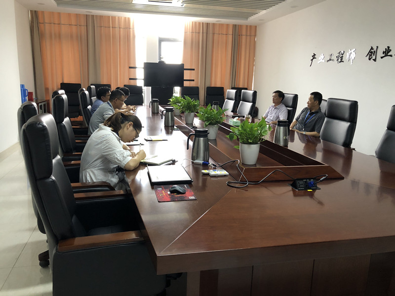 （图为校领导调研座谈会现场）.jpg