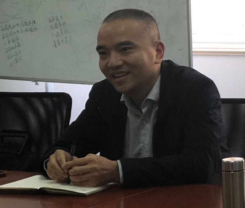 （图为讯飞公司采购部总监孔令生发言）.png
